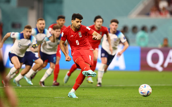 武汉三镇球员邓涵文离队加盟云南玉昆，结束本赛季征程。